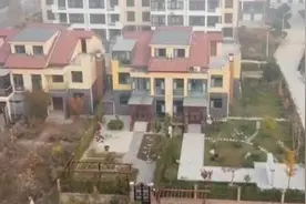 潍坊一女子花百万买别墅没有回家路 规划局：邻居院子建设不符合规划图片