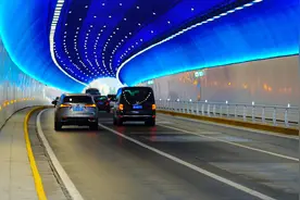 又添一条“星空隧道”济南转山隧道蝶变“泉之蓝”图片