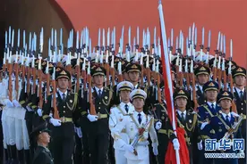 护卫国旗 重于生命——中国人民解放军仪仗大队国旗护卫队执行国旗升降任务记事图片