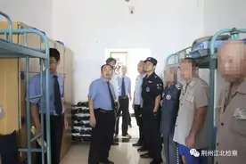 快评 |“黑老大”狱中发票圈，如何管住一部手机 | 长城评论图片