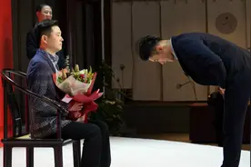 传承评弹艺术 上海评弹团今举行传统拜师仪式图片