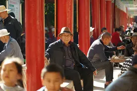 一条碧河映城央——新平“美丽县城”更具魅力图片