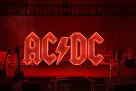 捱过死亡、疾病和丑闻，AC/DC交出90年代以后最佳作品图片