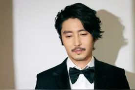 王泷正：对手戏演员的吐沫星子，都能帮到我的表演丨专访图片