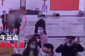 嫌孩子性格太内向！男子把9岁儿子扔火车站练胆图片
