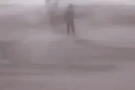 被大雪承包的热搜：我在北方裹着貂，你在南方露着腰图片