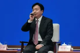 广西铁路扶贫干部走进国新办与中外记者见面图片