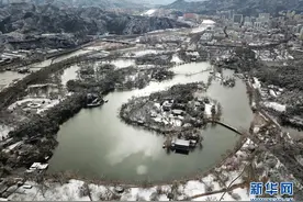 承德避暑山庄及周围寺庙雪景如画图片