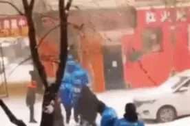 一群“小蓝”，救3人图片