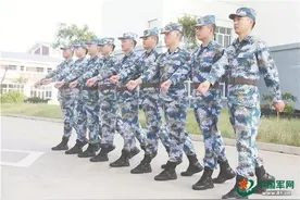 轻便耐磨，透气减震！新型作战靴配发南沙军营图片