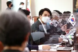 韩国兵役法修改案通过，允许杰出偶像艺人延迟入伍至30岁，一起来盘点下顶流“兵哥哥”图片