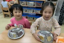 争做光盘小达人 绿洲花园幼儿园开展光盘行动图片