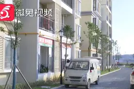 玻璃窗户从31楼掉下！贵阳一小区上演惊魂一幕图片