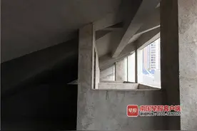 南宁一男子买别墅付100多万首付后，发现房子与宣传不符图片