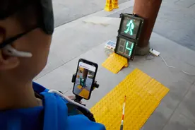 这一届大学生，正在试着用APP改变世界图片