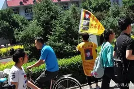 独子失踪，河南女警苦寻20年：我相信我儿子还活着图片