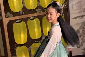 这个清纯可人的小姑娘真美图片