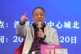 刘心武携最新长篇小说做客深圳读书论坛！写文章离不开勾起情愫的“文眼”图片