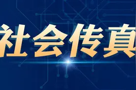 孩子贪玩头卡楼梯护栏内 消防紧急救援图片