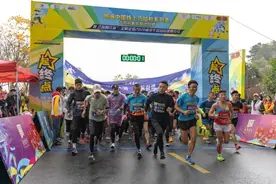 秋聚牛首“跑遍中国”，南京牛首山山地四分马热力开跑图片