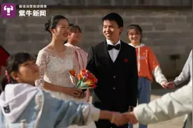 背80斤书上山的侯老师要结婚了图片