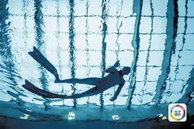 世界最深泳池开门迎客图片