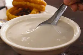 北京三怪之一，与咸酱菜和脆焦圈是经典搭档，这道传统小吃你吃过吗？图片
