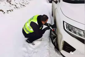 前方就是悬崖！一对夫妻被困青海3700米雪山……图片