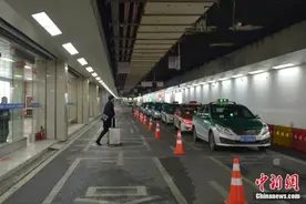 “一键叫车”功能累计完成老年人乘客订单已达300余万图片