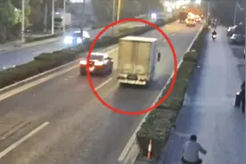 直行轿车不让转弯货车，货车司机追逐撞击轿车后逃逸被刑拘图片