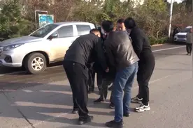 61秒｜12人被刑拘！滕州警方打掉一强拦婚车索要钱财犯罪团伙图片