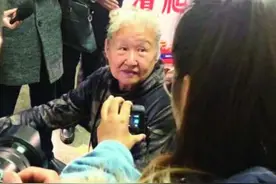 76岁“潮奶奶”报名考驾照 年轻时是“学霸”图片