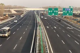 中铁十局承建的京沪高速公路改扩建工程实现标段“双线”通车图片