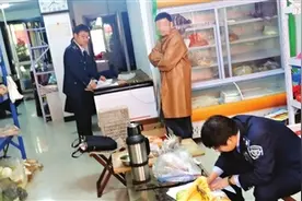 居民区内经营外卖 油烟呛人还存隐患图片