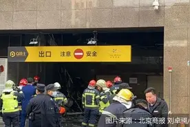 世贸天阶发生火灾 目前已扑灭图片