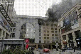 北京世贸天阶上午发生火灾，目前已被扑灭图片