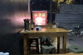 夜宵摊劝阻“霸王餐”被刺身亡，四川自贡29岁小伙是见义勇为还是多管闲事？图片