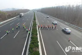 提前十个月完工！京沪高速莱芜至临沂段改扩建工程双向八车道通车图片