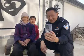 “我终于见到你了.....”这通视频电话等了半个多世纪图片