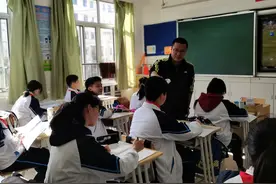 上海体育男教师当了9年班主任：从不用命令口气向家长提要求图片