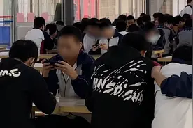广州一技校规定没课不准回宿舍？学生聚集饭堂打游戏，副校长回应视频封面