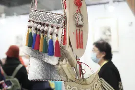 冬天了，年轻人为何要去手造博览会买一把扇子？图片