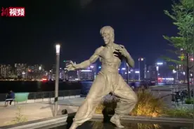 香港导演徐小明父子联袂音乐家 纪念功夫巨星李小龙视频封面