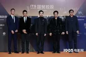 《烈火英雄》主创亮相金鸡 黄晓明为易烊千玺庆生图片