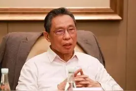 借钟南山恶意营销，这个女演员蹭热度被骂惨了！禁言15天图片