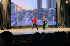 谢娜父亲谢扬功荣获四川“方言推广大使”称号 谢娜：为爸爸骄傲图片