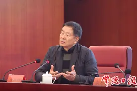 濮存昕做客石门县壶瓶山大家讲堂 现场朗诵名篇《将进酒》图片