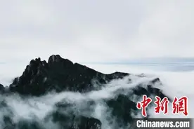 壮观！航拍江西三清山云雾缭绕“巨蟒出山”神韵尽显图片