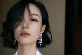 倪妮身着白色衬衣，大气十足图片