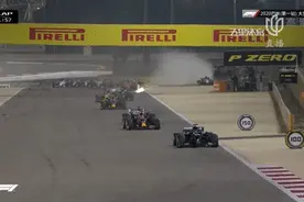 F1惊魂一幕！赛车碰撞起火爆燃，曾被嫌弃的“人字拖”立大功了图片